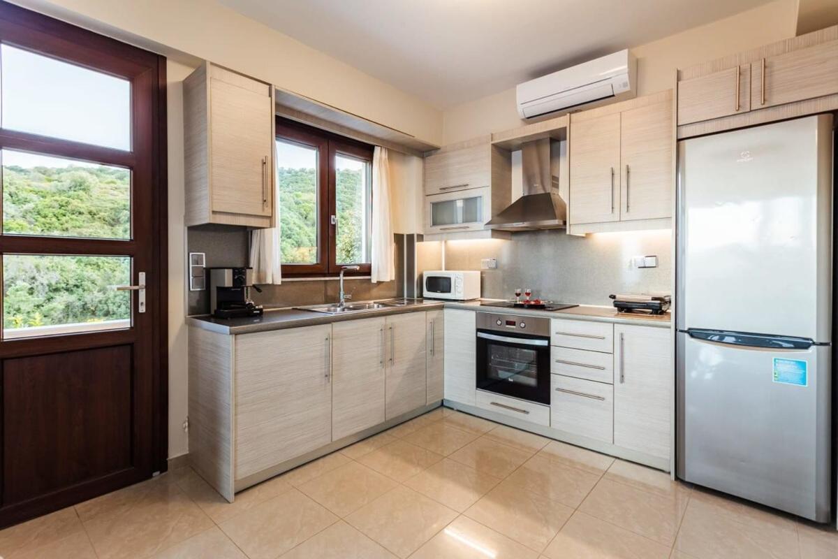 Villa Armonia - Beachfront Majestic Retreat Petalídhion Dış mekan fotoğraf